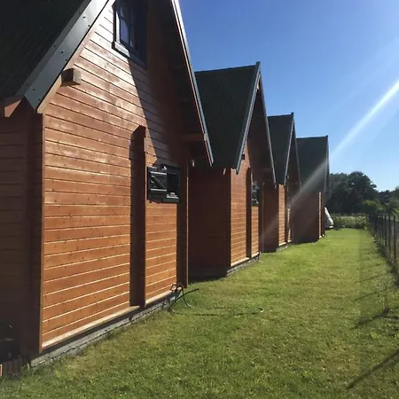 Letniskowe Malinka Dabki ロッジ ボボリン